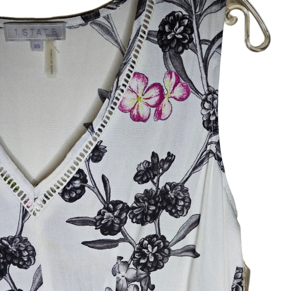 1.STATE women's cream sleeveless floral v-neck high-low top size XS